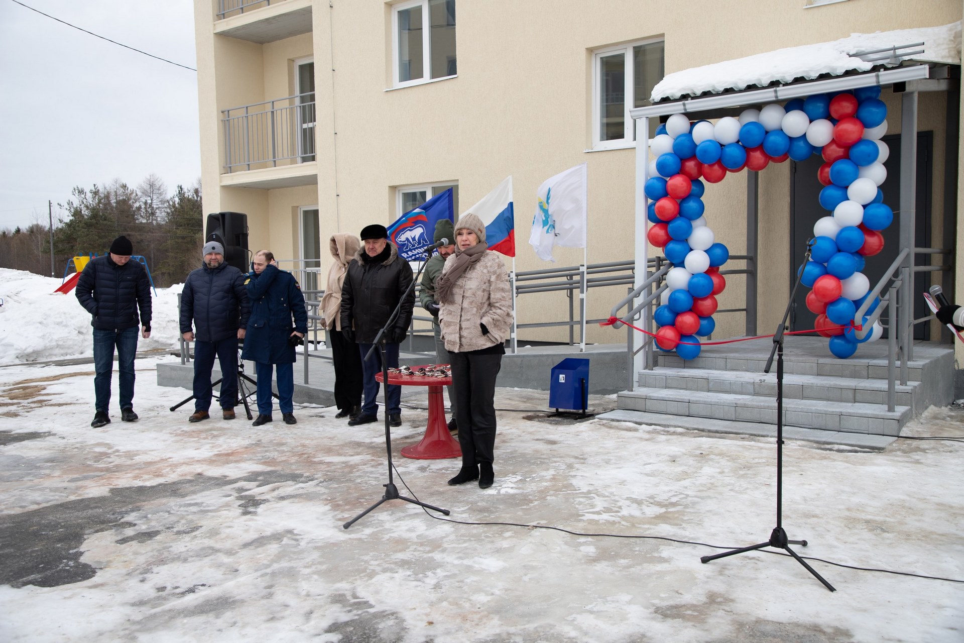 Ключи от новых квартир в Карпинске получили 65 детей-сирот | 05.03.2024 |  Карпинск - БезФормата